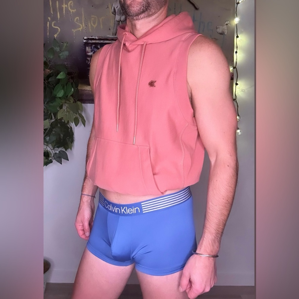 Calvin Klein | Sleeveless Workout Hoodie in Coral (X-Small) - Picture 5 of 8
